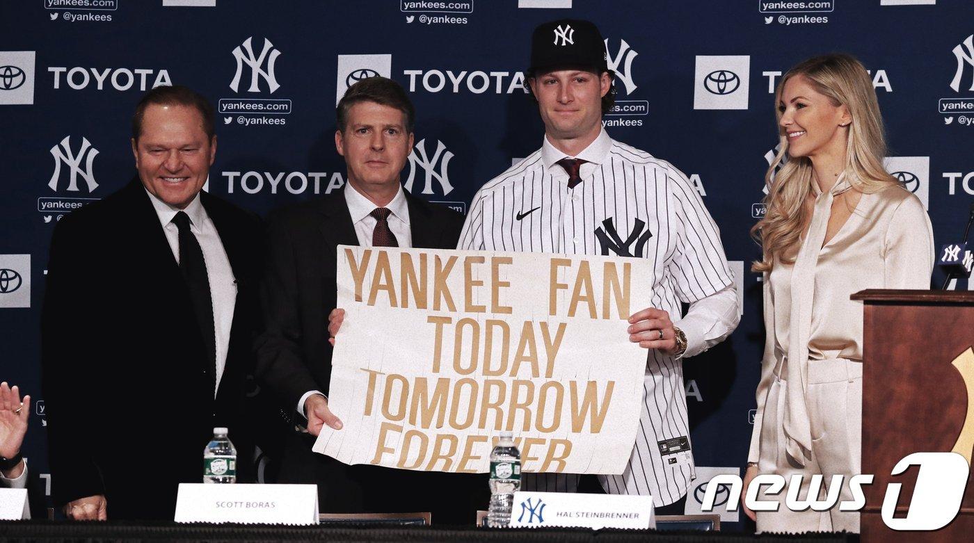 게릿 콜이 19일(한국시간) 뉴욕 양키스에 입단했다.(뉴욕 양키스 SNS 캡쳐) ⓒ 뉴스1