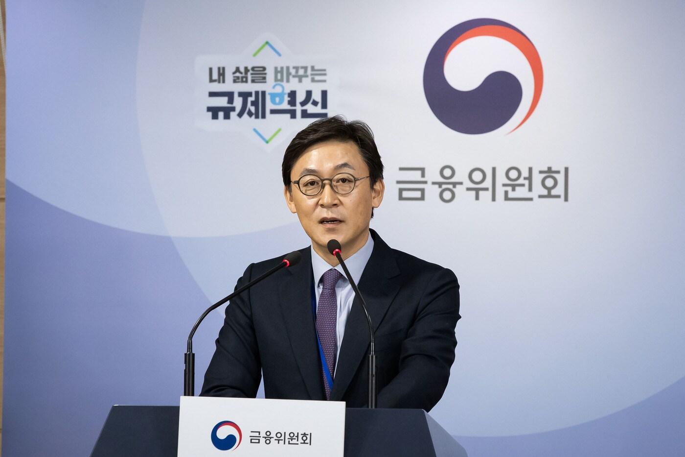 본문 이미지 - 권대영 금융위 금융혁신기획단장이 19일 정부서울청사 합동브리핑실에서 새로 지정된 혁신금융서비스에 관해 설명하고 있다(금융위원회 제공) ⓒ 뉴스1