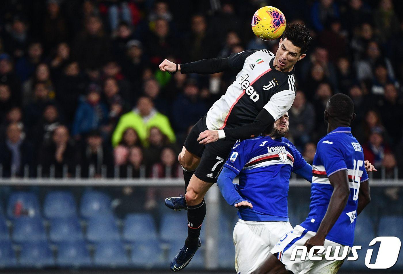 크리스티아누 호날두의 헤딩슛. ⓒ AFP=뉴스1