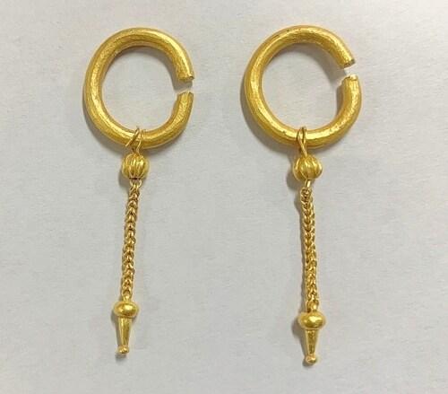 본문 이미지 - 19호 토광묘 출토 금제 귀걸이.(문화재청 제공)ⓒ 뉴스1