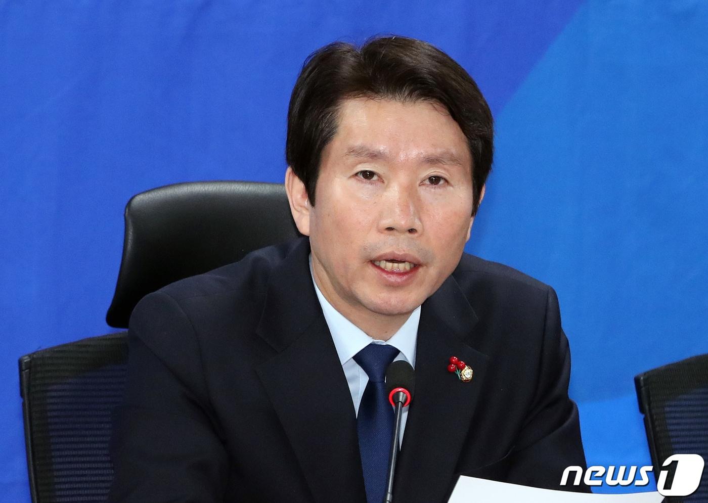 본문 이미지 - 이인영 더불어민주당 원내대표가 20일 서울 여의도 국회 의원회관에서 열린 확대간부회의에서 발언하고 있다. 2019.12.20/뉴스1 ⓒ News1 이종덕 기자