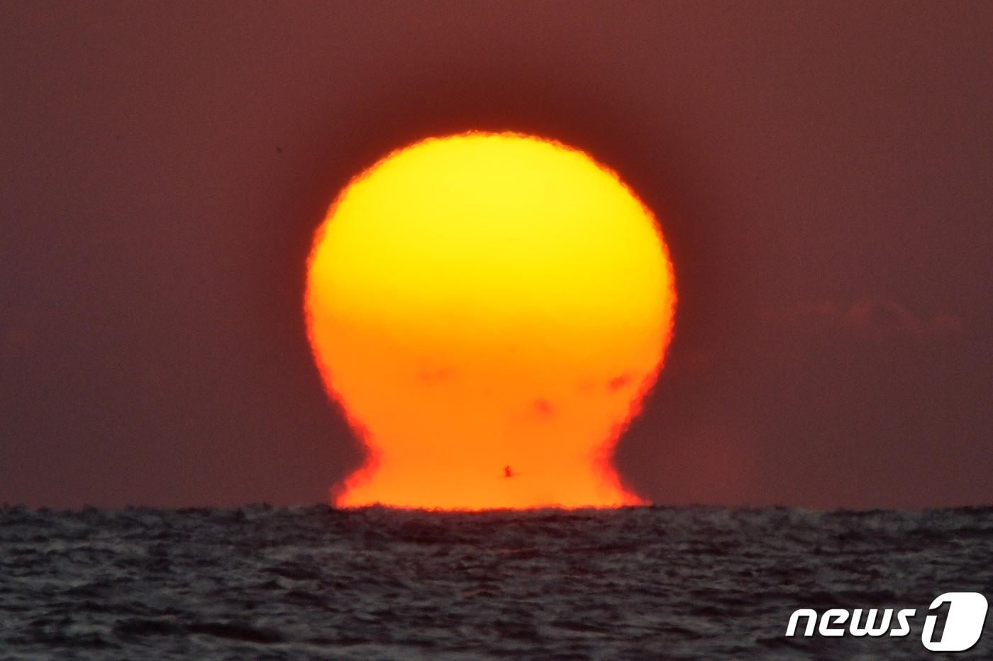  경북 포항시 남구 호미곶에서 해가 힘차게 떠오르고 있다. 2025.12.2/뉴스1 ⓒ News1 최창호 기자
