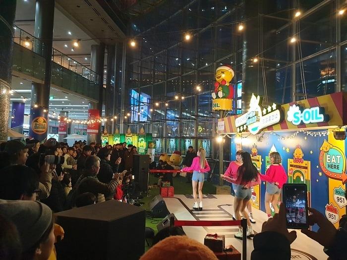 본문 이미지 - 코엑스에 설치된 에쓰오일 희망충전소.(에쓰오일 제공)ⓒ 뉴스1