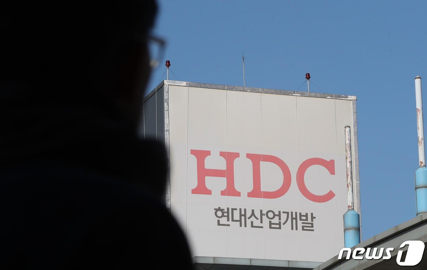 본문 이미지 - 서울 용산구 HDC현대산업개발 본사 옥외 간판. ⓒ News1DB