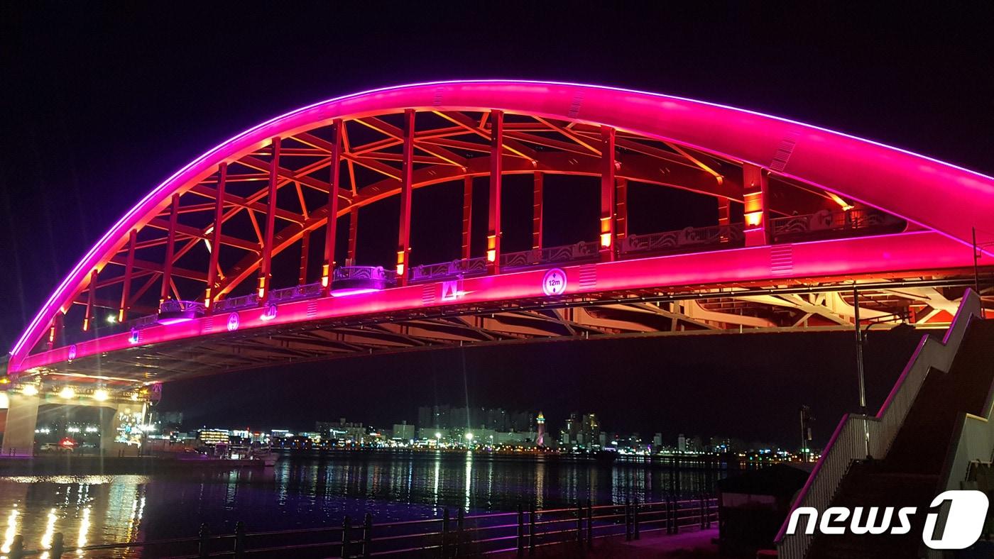 설악대교 야간조명. (속초시 제공)