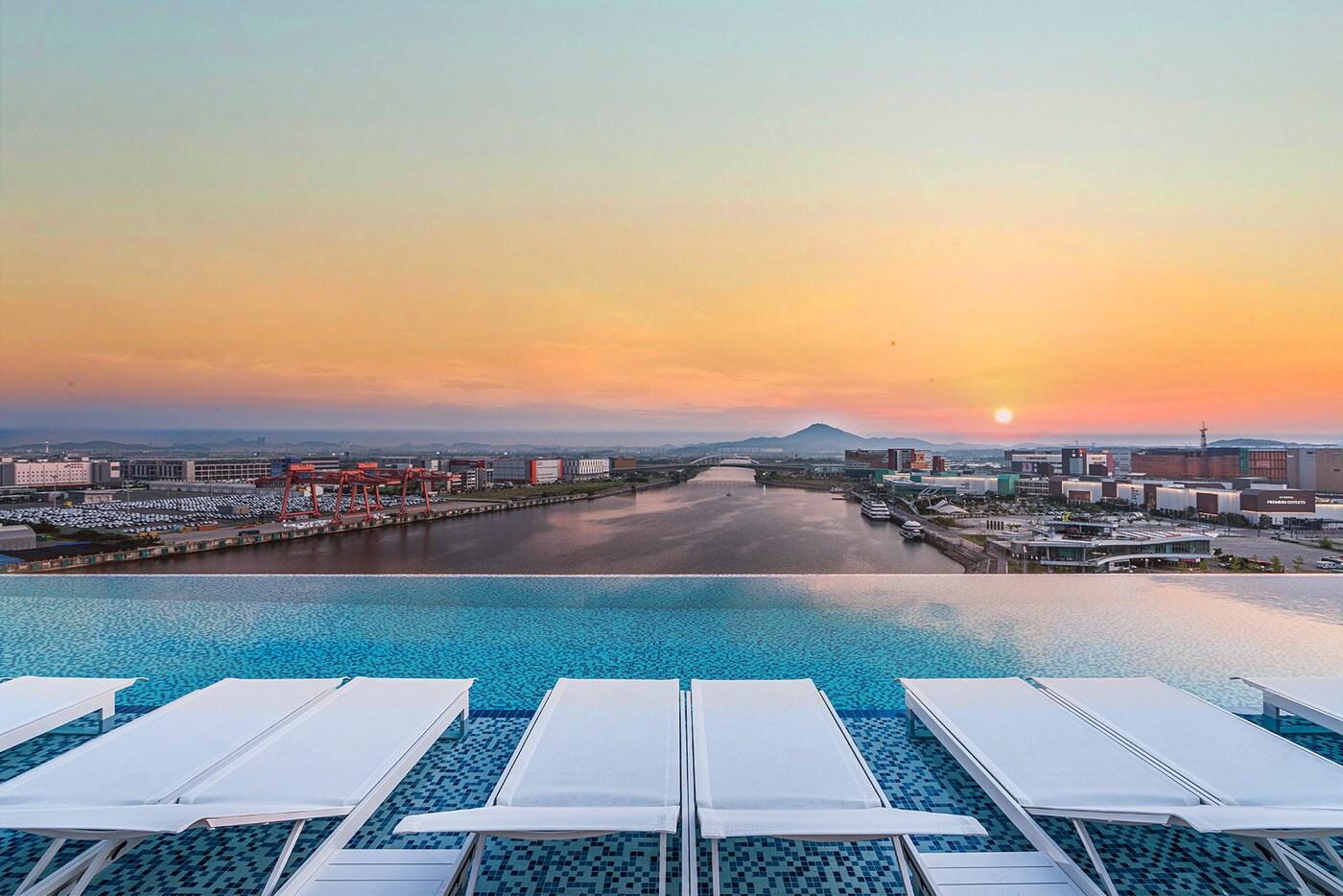 호텔 마리나베이서울의 스카이풀 전경
