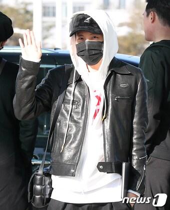 본문 이미지 - 캉골 모자를 착용한 방탄소년단 제이홉.. 2019.12.5/뉴스1 ⓒ News1 김진환 기자
