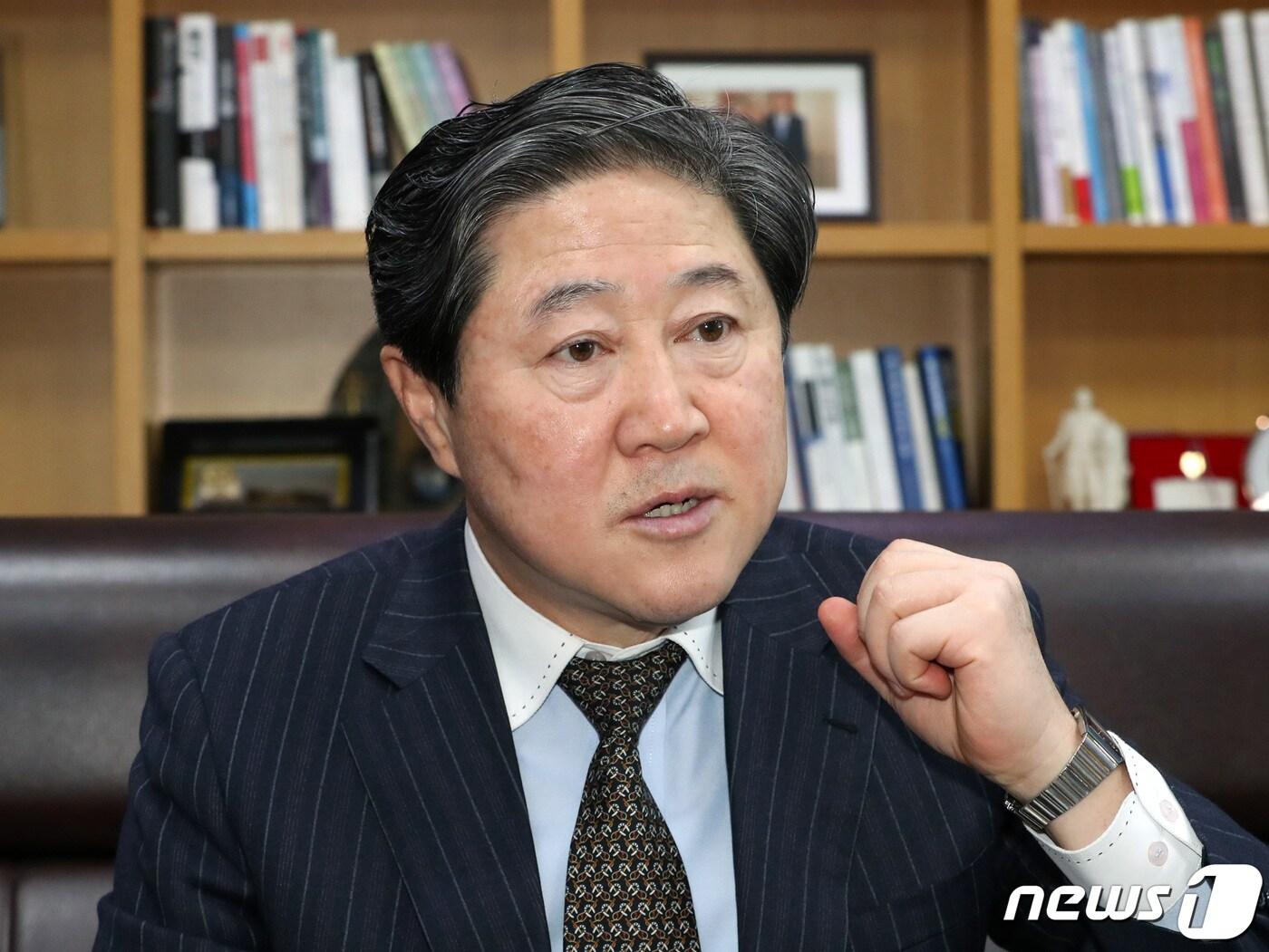 본문 이미지 - 원내대표에 도전하는 유기준 자유한국당 의원. 2019.12.5/뉴스1 ⓒ News1 이종덕 기자