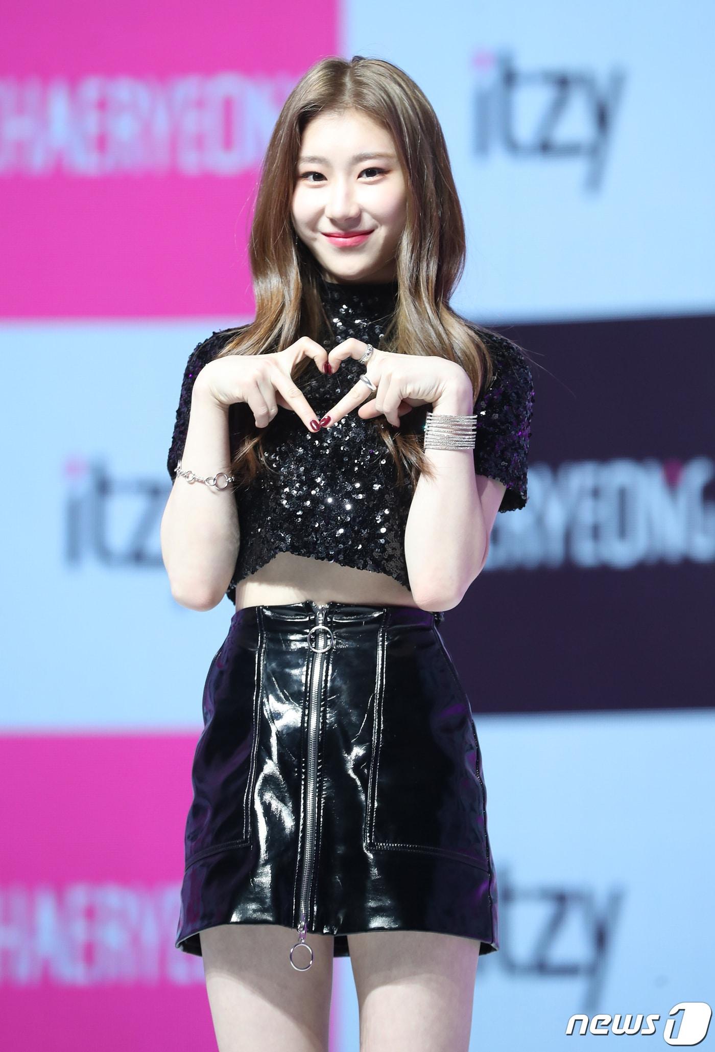 본문 이미지 - 걸그룹 있지(ITZY) 채령이 12일 오후 서울 용산구 한남동 블루스퀘어에서 열린 디지털 싱글 ‘IT’z Different’ 쇼케이스에 참석해 포즈를 취하고 있다. 2019.2.12./뉴스1 ⓒ News1 권현진 기자