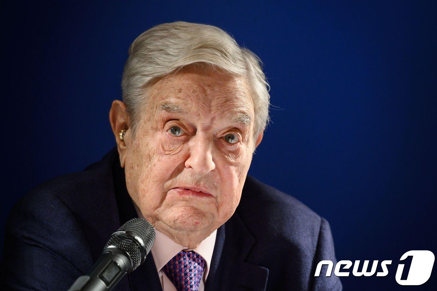 본문 이미지 - 억만장자 투자자인 소로스 펀드 매니지먼트의 조지 소로스 회장. ⓒ AFP=뉴스1