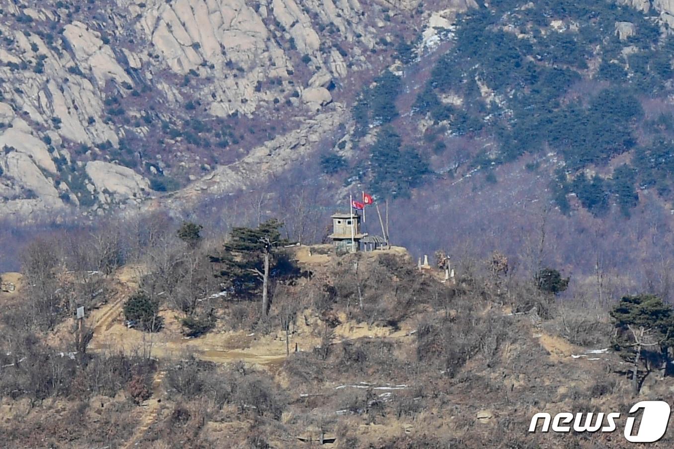 본문 이미지 - 북한군 초소. 2019.2.14/뉴스1 ⓒ News1 사진공동취재단