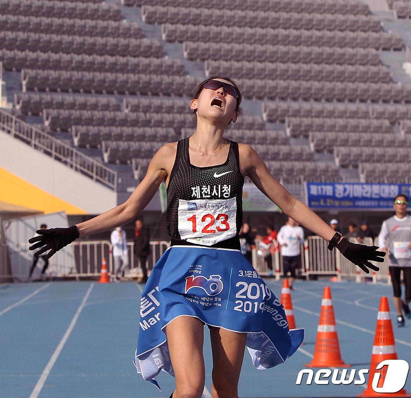 본문 이미지 - 여자마라톤의 최경선.(대한육상연맹 제공) ⓒ 뉴스1