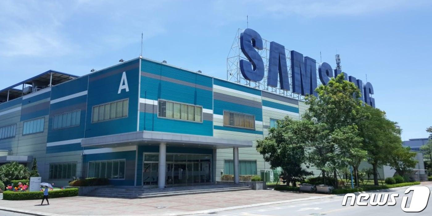 본문 이미지 -  사진은 베트남 하노이 북부 박닌성에 위치한 삼성전자 스마트폰 생산 공장과 전기, 디스플레이 공장.(독자제공)2019.2.26 ⓒ 뉴스1