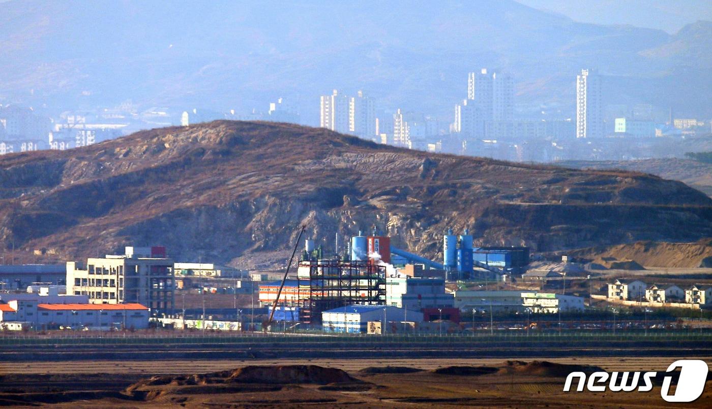 본문 이미지 - 경기도 파주 도라전망대에서 바라본 개성공단 전경. (뉴스1 DB) 2019.2.27 ⓒ 뉴스1