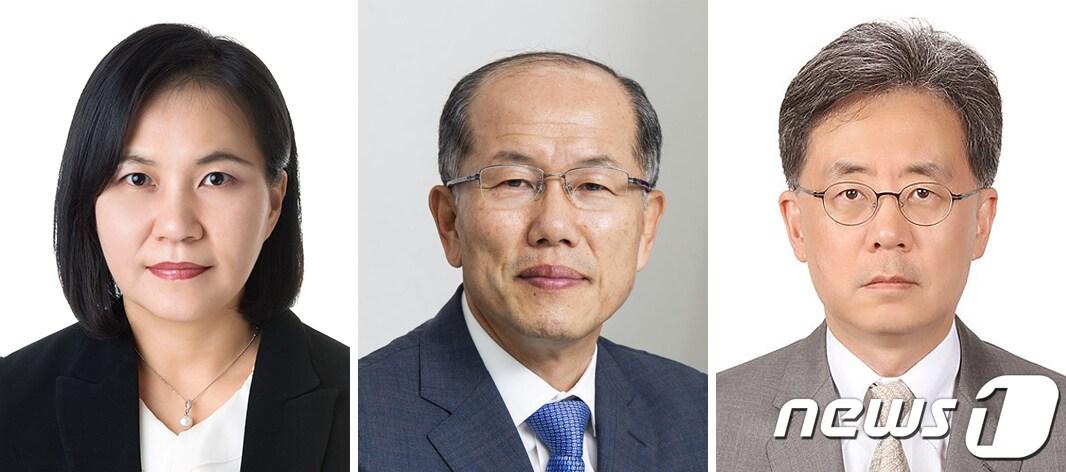 본문 이미지 - 유명희 통상교섭본부장(왼쪽부터), 김유근 국가안보실 제1차장, 김현종 국가안보실 2차장.