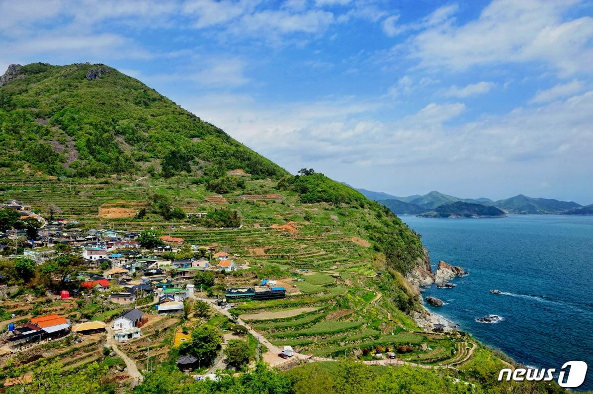 본문 이미지 - 경남 남해 가천다랭이마을 전경(남해군제공)ⓒ 뉴스1
