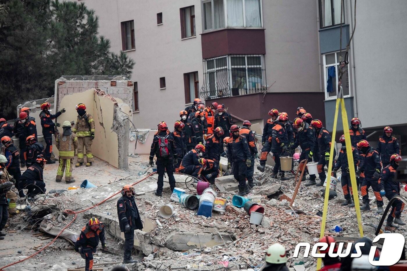 터키 이스탄불 아파트 붕괴사고 현장. ⓒ AFP=뉴스1