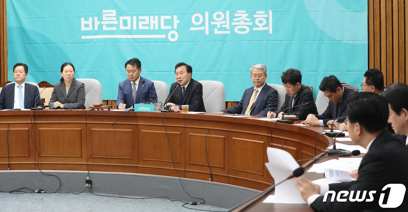 본문 이미지 - 손학규 바른미래당 대표가 12일 오전 서울 여의도 국회에서 열린 제50차 의원총회에서 모두발언을 하고 있다. 2019.3.12/뉴스1 ⓒ News1 임세영 기자
