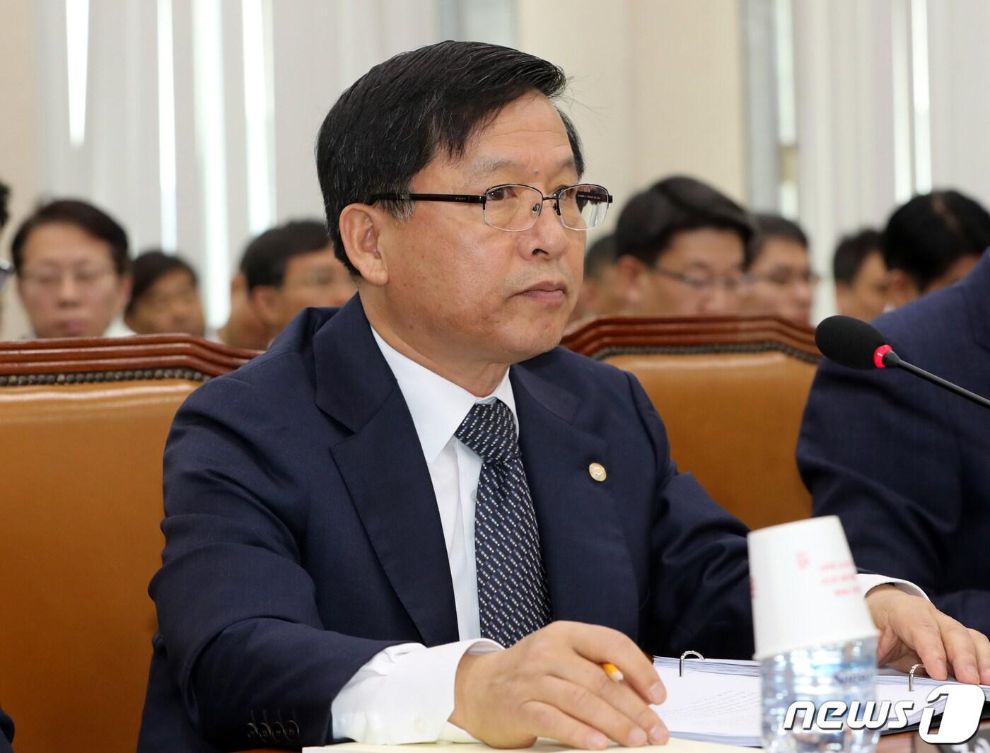 본문 이미지 - 조해주 중앙선거관리위원회 위원이 15일 서울 여의도 국회 행정안전위원회 전체회의에 출석해 의원들의 질의를 경청하고 있다.2019.3.15/뉴스1 ⓒ News1 이종덕 기자