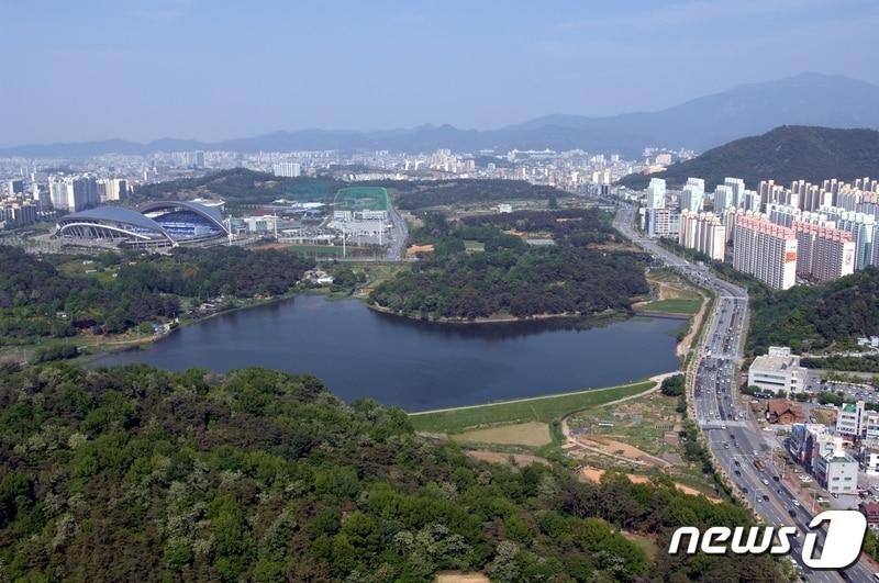 본문 이미지 - 광주 서구 중앙공원 전경.(광주시 제공)/뉴스1 ⓒ News1
