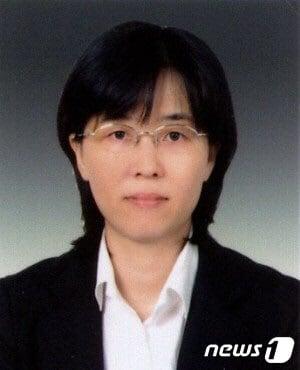 본문 이미지 - 문재인 대통령이 20일 신임 헌법재판관에 이미선 서울중앙지방법원 부장판사를 지명했다.(청와대 제공) 2019.3.20/뉴스1