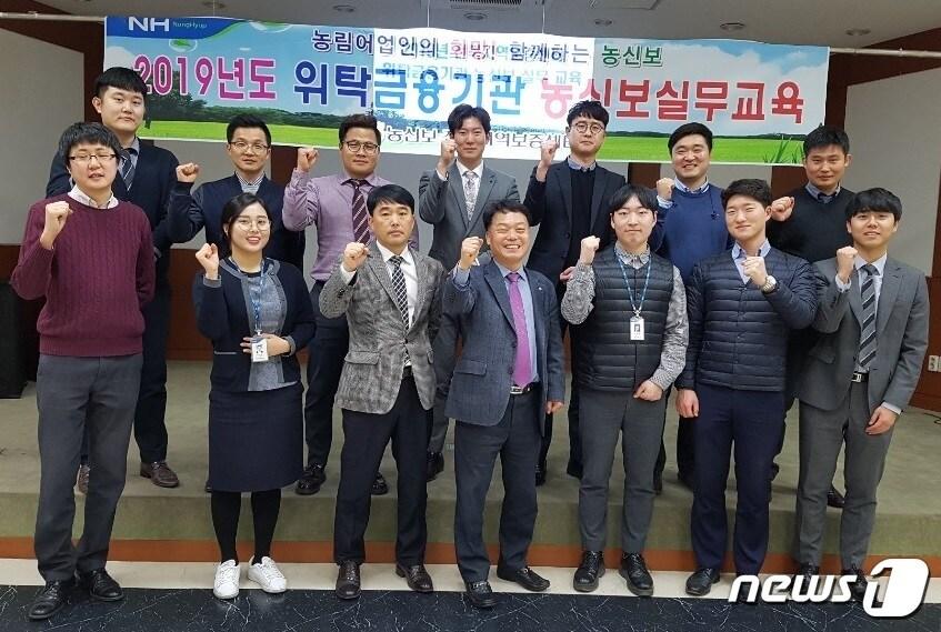 본문 이미지 - 농림수산업자신용보증기금 전북센터는 22일 전주김제완주축협 회의실에서 릴레이 권역별 교육을 실시했다.(전북농협 제공)2019.03.22