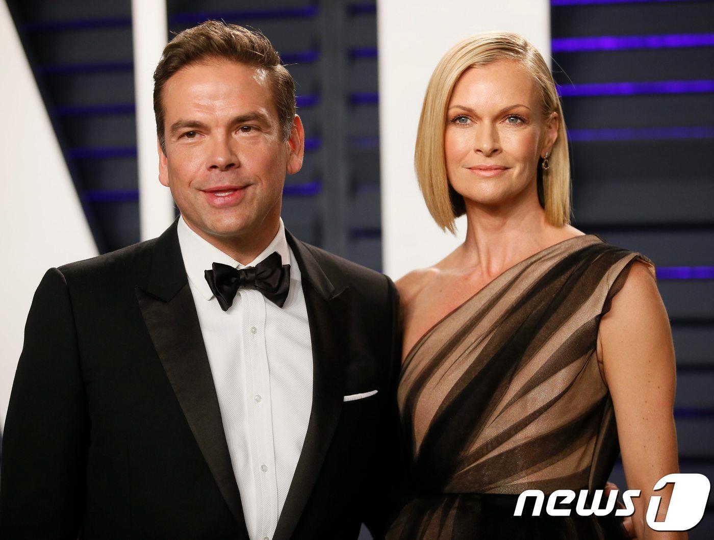 본문 이미지 - 라클란 머독 폭스코퍼레이션 공동회장(왼쪽)과 아내인 새라 머독 <자료사진> ⓒ 로이터=뉴스1