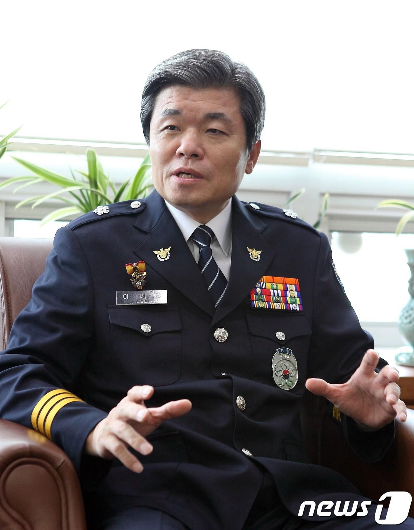 본문 이미지 - 충북지방경찰청 재직시절 이세민 전 경무관. ⓒ 뉴스1