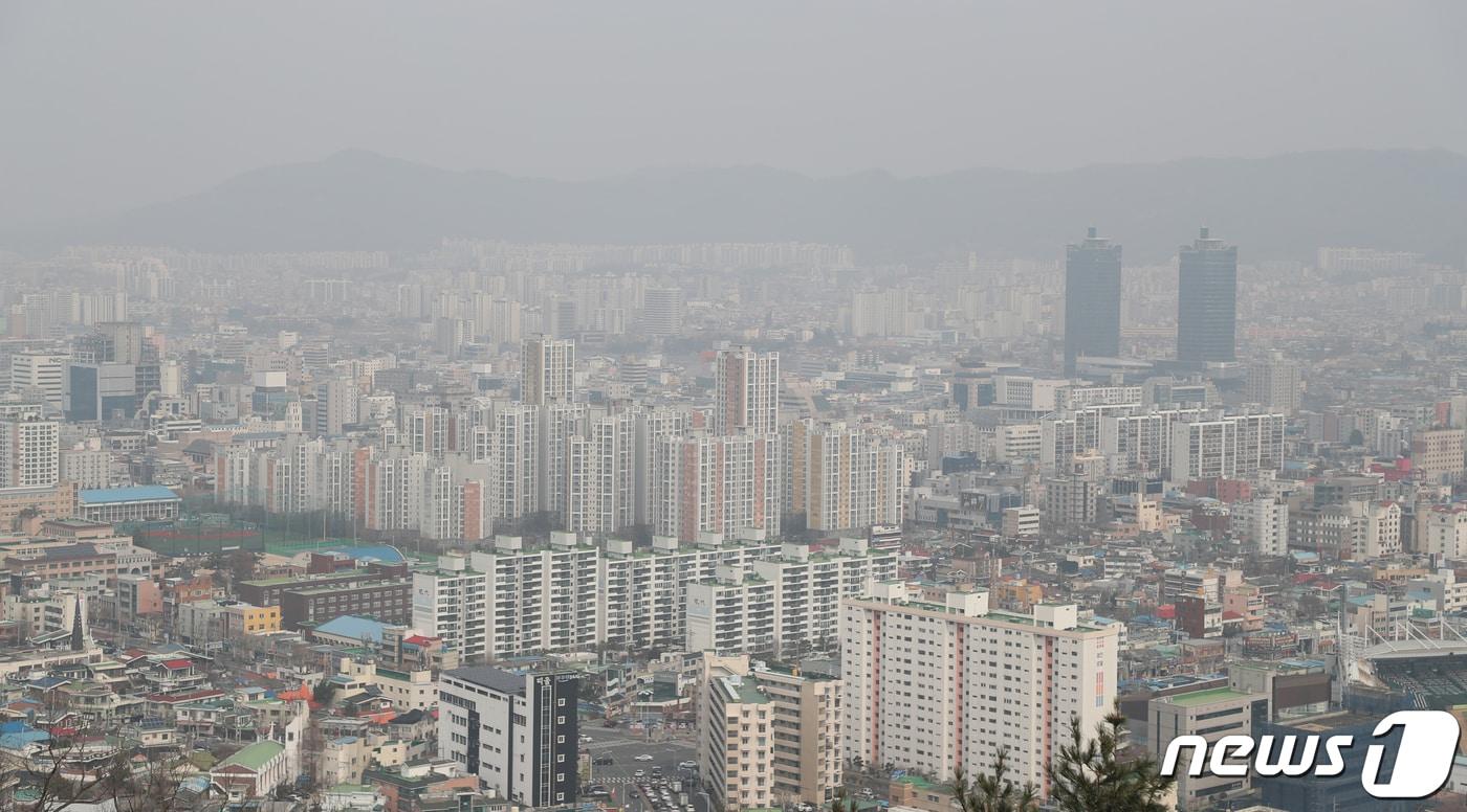 대전 중구 보문산 정상에서 바라본 도심. 뉴스1 ⓒ News1 주기철 기자