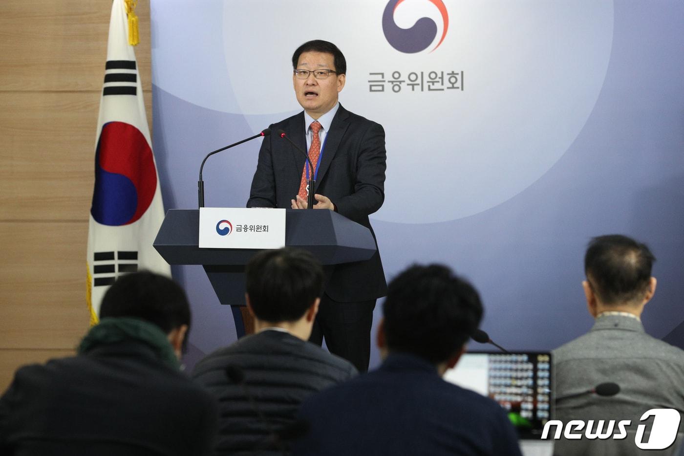 본문 이미지 - 박정훈 금융위원회 자본시장정책관이 8일 오전 서울 종로구 정부서울청사에서 현장혁신형 자산운용산업 규제개선 브리핑을 하고 있다. 2019.3.8/뉴스1 ⓒ News1 성동훈 기자