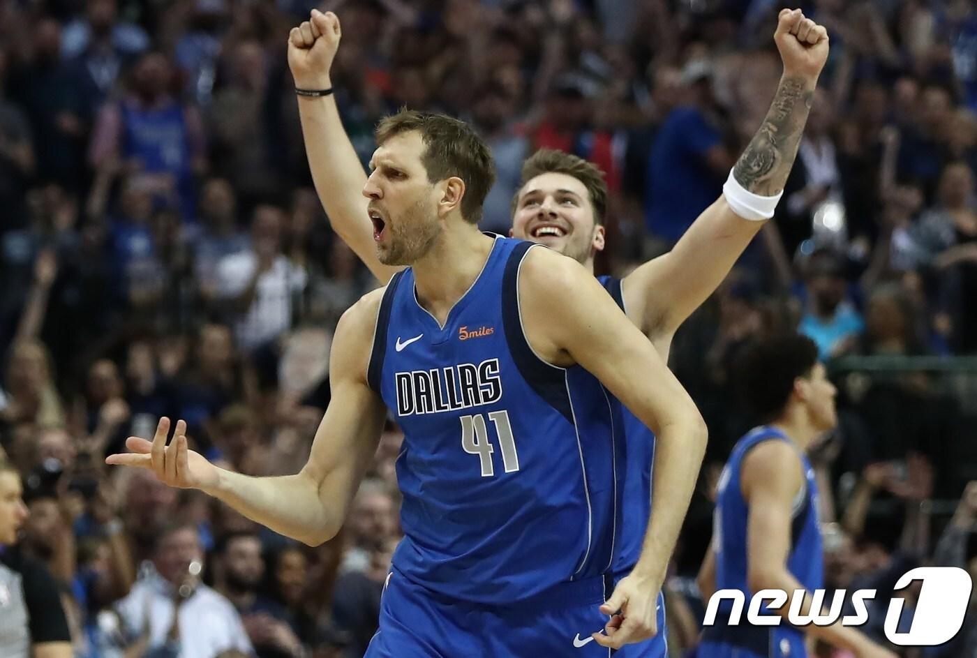 덕 노비츠키(41·독일)가 10일(한국시간) 미국 텍사스주 댈러스의 아메리칸 에어라인스 센터에서 열린 NBA 피닉스 선즈와 홈 경기에서 30득점 8리바운드 3어시스트를 기록  ⓒ AFP=뉴스1