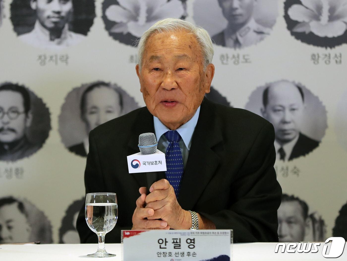 본문 이미지 - 지난 2019년 4월 대한민국임시정부 수립 100주년을 맞아 방한한 도산 안창호 선생의 아들 안필영(랠프 안) 옹이 서울 중구 그랜드 앰베서더 호텔에서 방한 소감을 밝히고 있는 모습. 2019.4.11/뉴스1 ⓒ News1 구윤성 기자