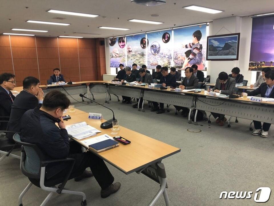 본문 이미지 - 군산시가 강소특구 종합계획 수립을 위한 중간용역보고회를 갖고 있다.ⓒ 뉴스1