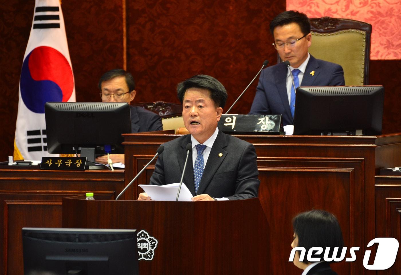 본문 이미지 - 16일  제천시의회 276회 임시회에서  자유발언하는  배동만  의원.ⓒ 뉴스1