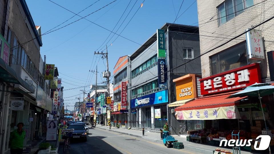 본문 이미지 - 충북 보은군이 전선지중화 사업을 할 보은읍 시가지.ⓒ 뉴스1
