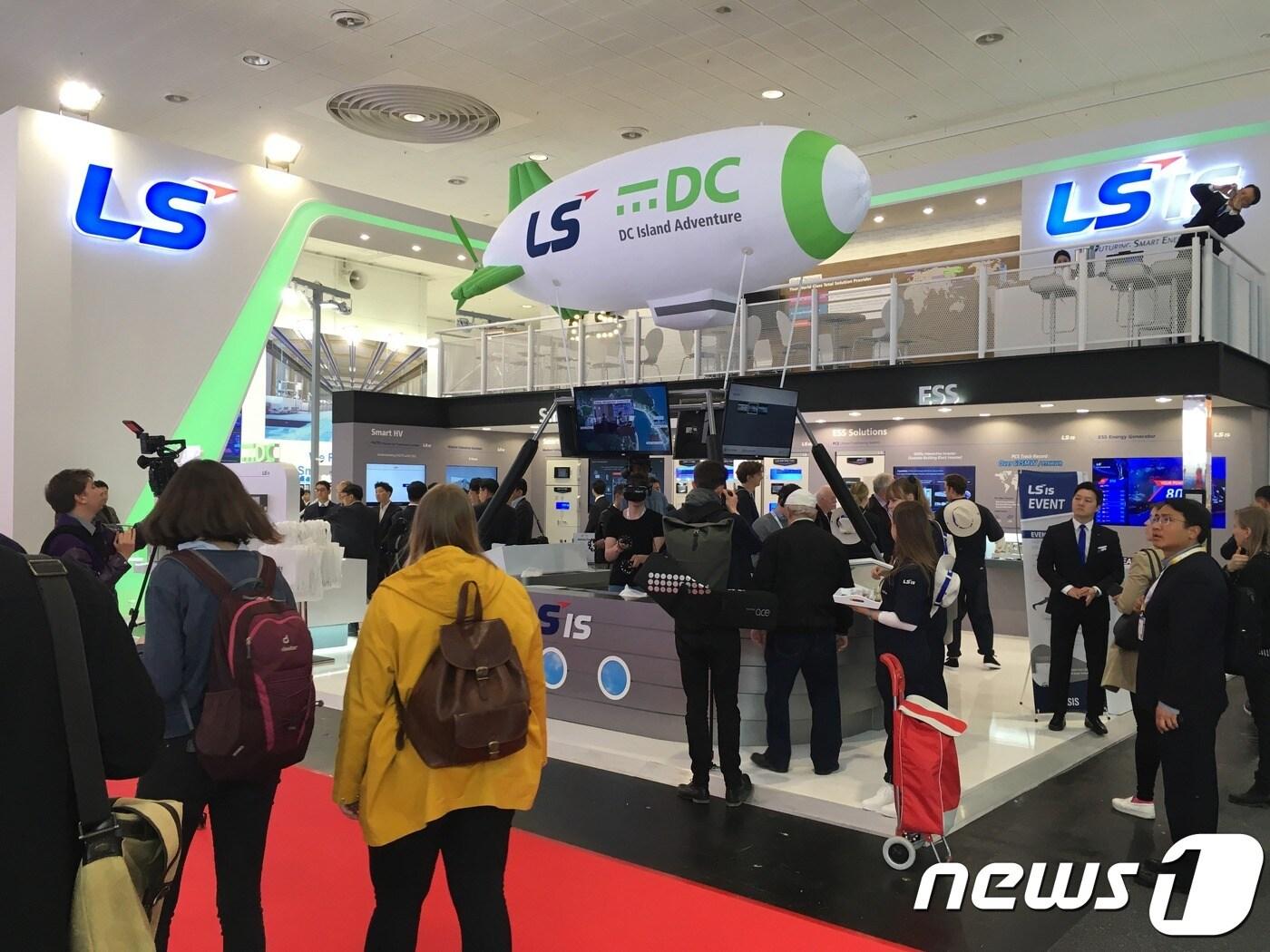 본문 이미지 - '하노버 메세 2019 (Hannover Messe 2019)'에 마련된 LS산전 전시관.(LS산전 제공) ⓒ 뉴스1