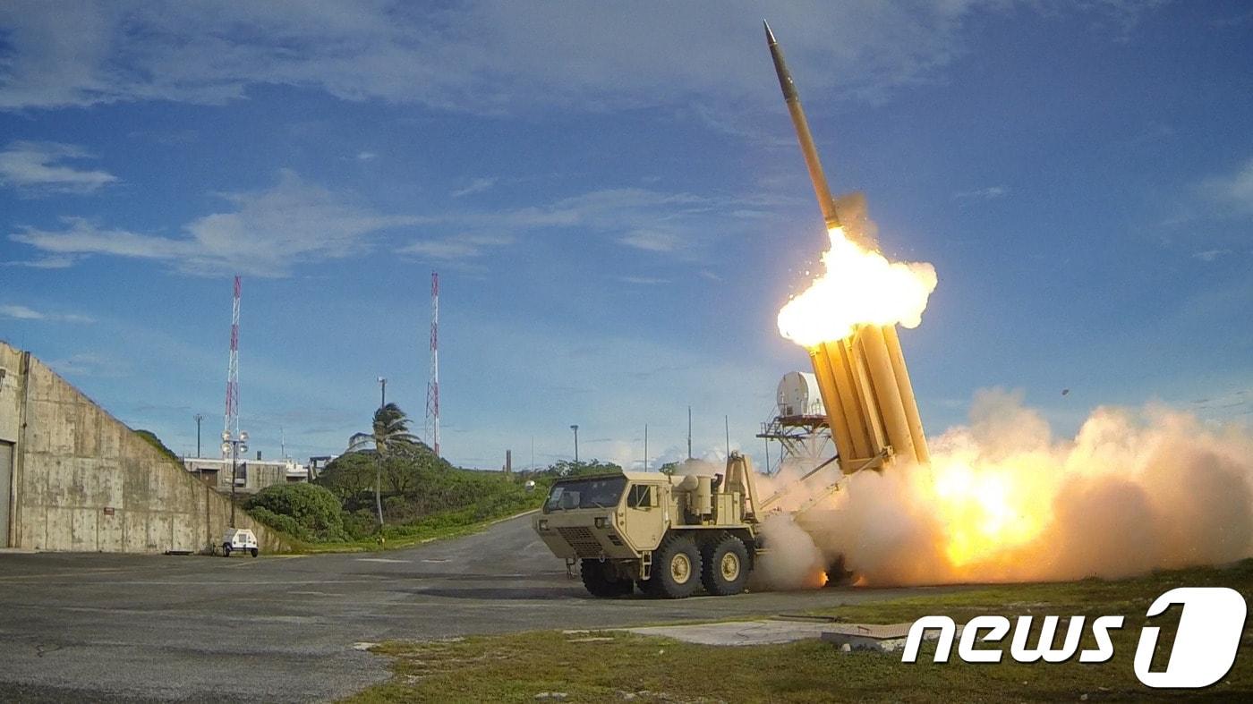 본문 이미지 - 사드(THAAD·고고도미사일방어체계) 요격 장면. ⓒ AFP=뉴스1