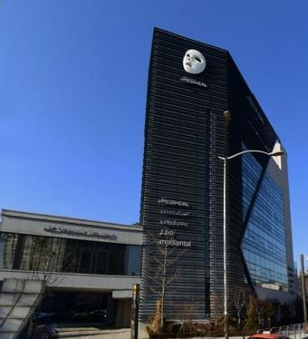 본문 이미지 - '글로벌 마스크팩' 브랜드 메디힐을 운영하는 엘앤피코스메틱 건물 ⓒ News1 최수아 디자이너