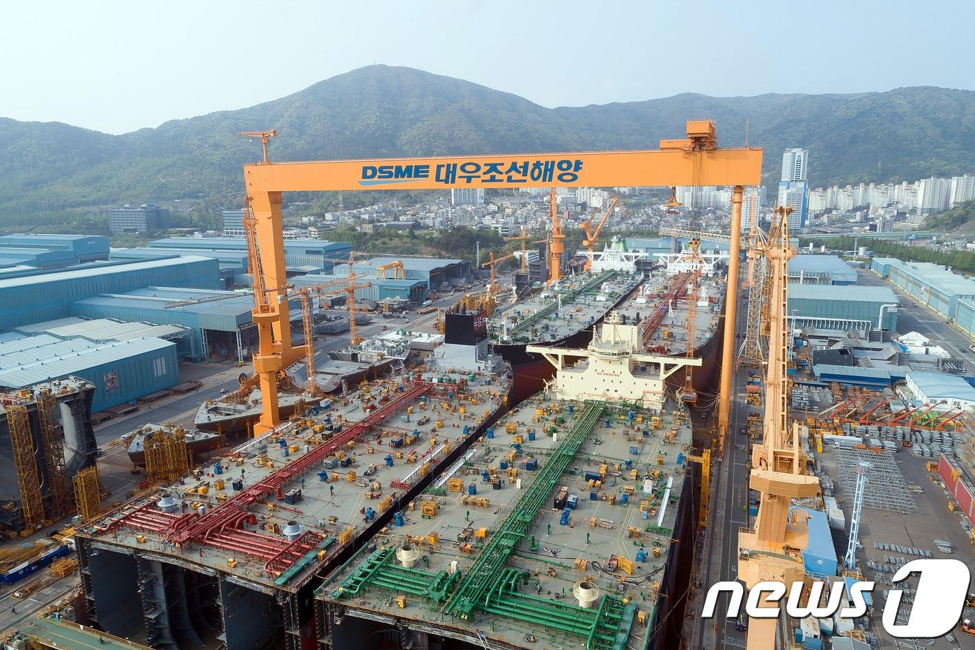 대우조선해양의 거제 옥포조선소에서 초대형원유운반선 4척이 동시에 건조되고 있다(대우조선 제공)ⓒ 뉴스1