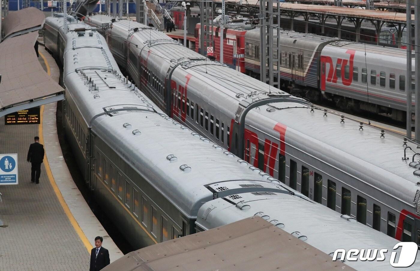 김정은 북한 국무위원장이 북·러 정상회담을 위해 24일&#40;현지시각&#41; 오후 러시아 블라디보스토크역에 도착했다. 사진은 김 위원장이 북에서부터 타고 온 전용열차. 2019.4.24/뉴스1 ⓒ News1 이재명 기자