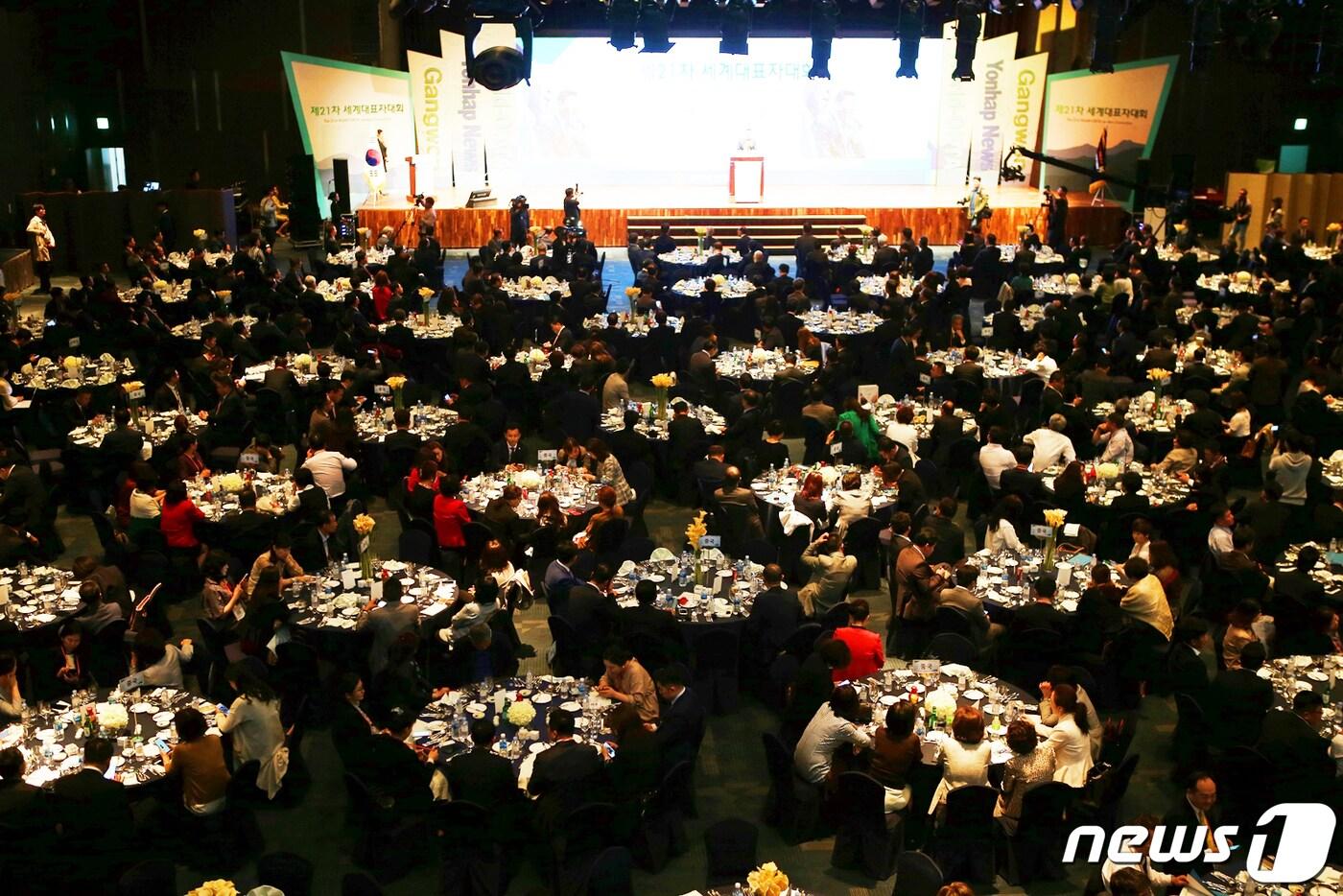 제21차 세계대표자대회 및 수출상담회가 24일 강원 정선군 하이원리조트(대표 문태곤)에서 열리고 있다. (강원랜드 제공) 2019.4.24/뉴스1 ⓒ News1 박하림 기자