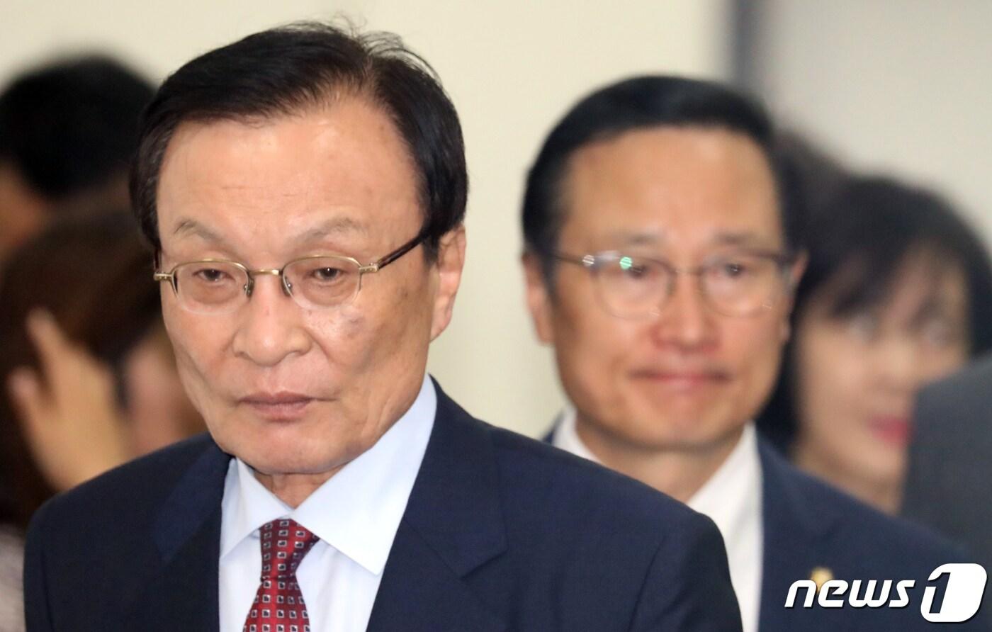 이해찬 더불어민주당 대표가 26일 오후 서울 여의도 국회에서 열린 최고위원회의에 참석하고 있다. 2019.4.25/뉴스1 ⓒ News1 김명섭 기자