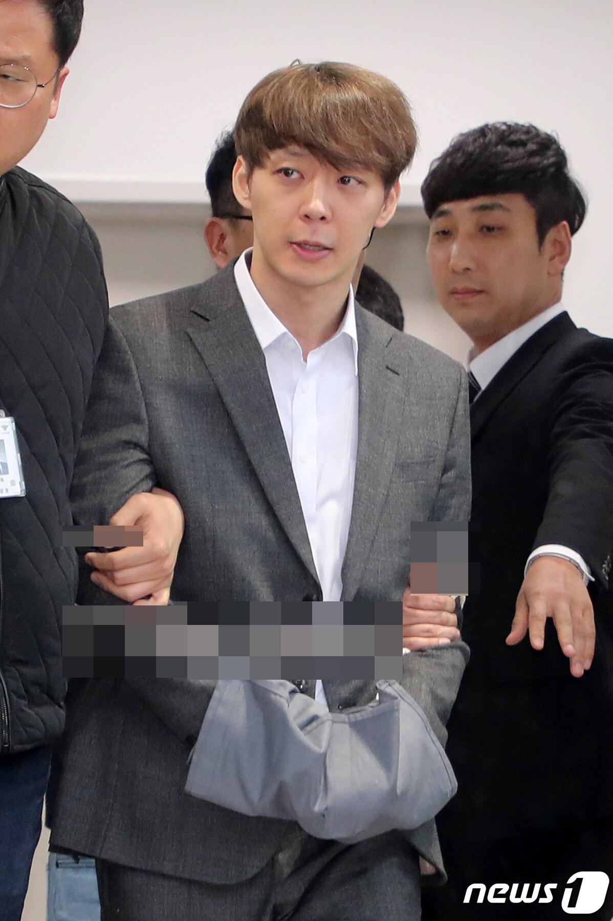 본문 이미지 - 필로폰 투약 혐의를 받고 있는 가수 겸 배우 박유천 씨(32)ⓒ News1