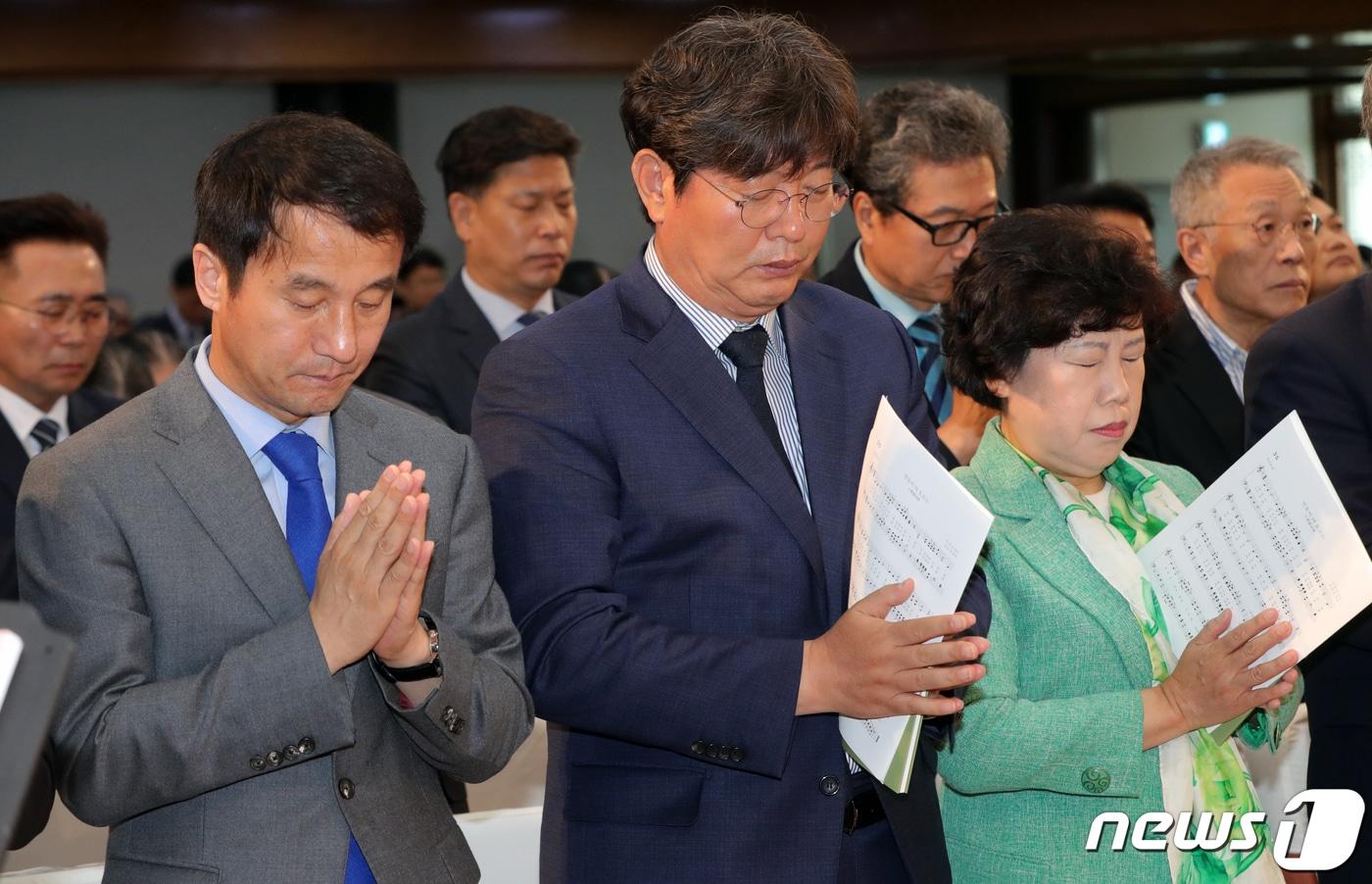 더불어민주당 한병도 의원&#40;왼쪽&#41;과 이춘석 의원.2019.4.28/뉴스1 ⓒ News1 문요한 기자