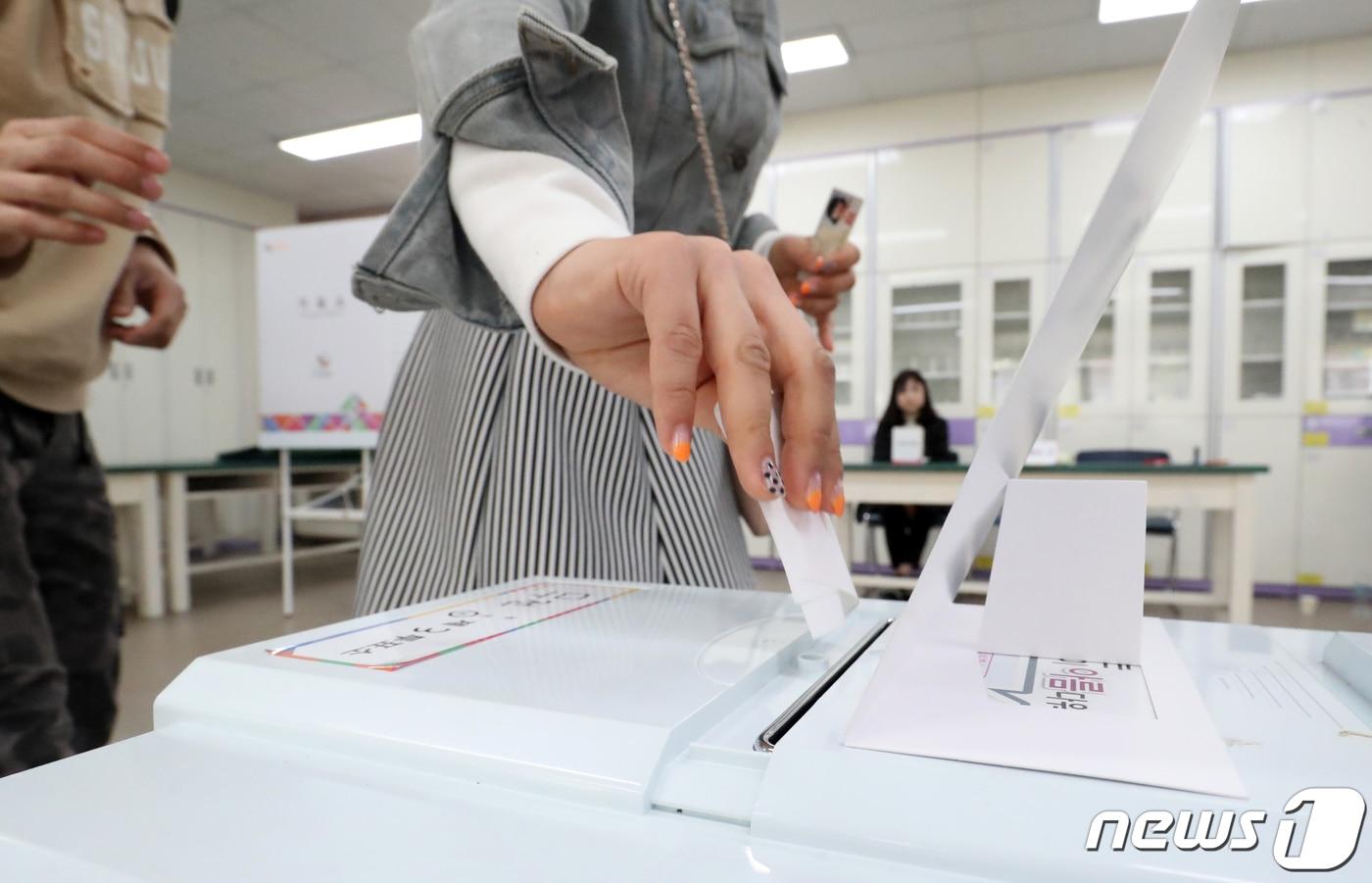 본문 이미지 - 보궐선거 투표함 ⓒ News1 여주연 기자