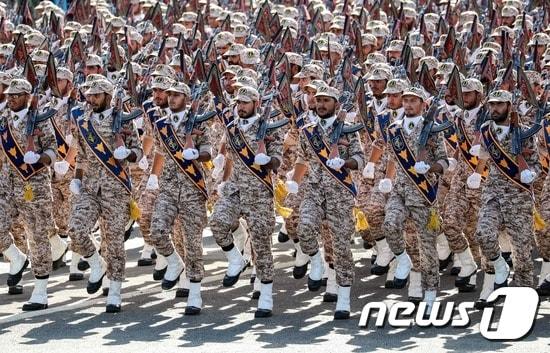 본문 이미지 - 이란의 정예 혁명수비대(IRGC). ⓒ AFP=뉴스1