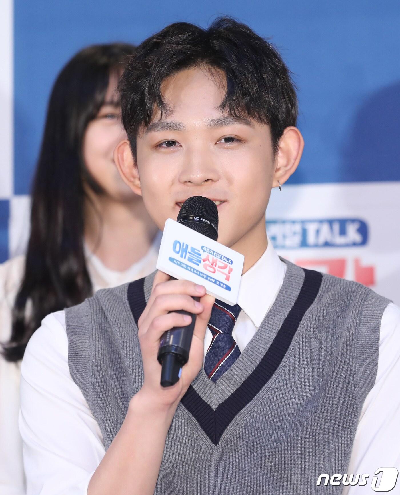 본문 이미지 - '고 최진실 아들' 최환희가 9일 서울 마포구 상암동 스탠포드호텔 서울에서 열린 tvN 새 예능프로그램 ‘사춘기 리얼 Talk - 애들 생각’ 제작발표회에 참석해 인사말을 하고 있다. ‘사춘기 리얼 Talk - 애들 생각’은 부모와 사춘기 자녀의 일상을 관찰하며, 부모들이 그동안 알지 못했던 10대들의 속마음과 행동을 들여다보는 프로그램이다. 2019.4.9./뉴스1 ⓒ News1 권현진 기자