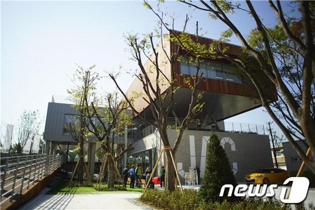 본문 이미지 - 장안평 자동차산업종합정보센터 전경.(서울시 제공) ⓒ 뉴스1