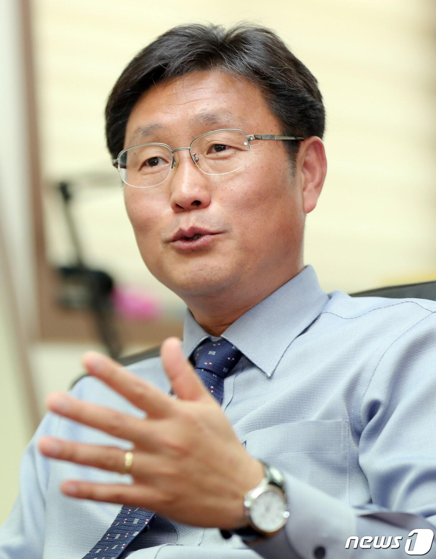 본문 이미지 - 최낙준 32대 전라북도지방변호사회 회장이 12일 전북 전주시 자신의 사무실에서 뉴스1 전북본부와 인터뷰를 하고 있다.2019.5.12/뉴스1 ⓒ News1 문요한 기자