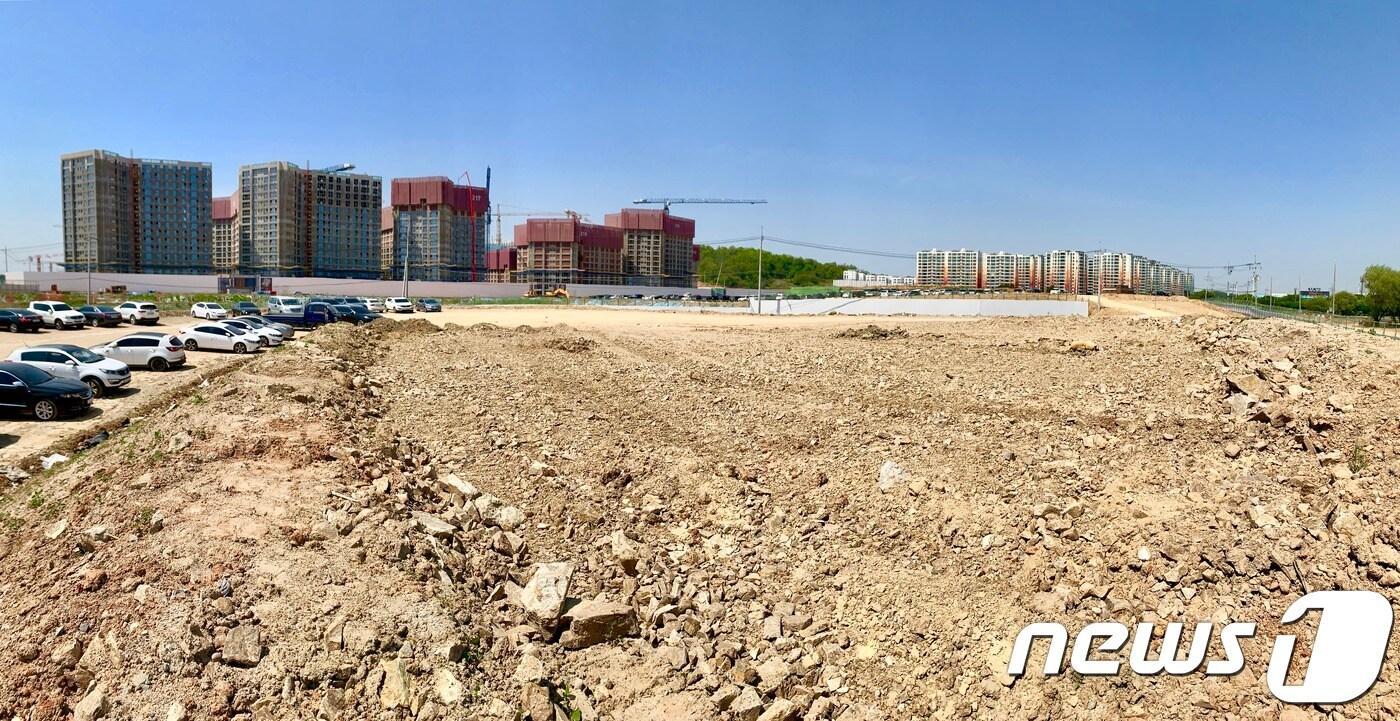 김포대 부지가 포함된 신곡6지구 도시개발사업 구역의 모습. 이곳은 서울 김포공항과 송정역 등에서 차로로 6~7㎞거리에 불과하다. 외곽순환고속도로 김포IC(사진 오른쪽 끝)와 접해 있어 교통이 편리한 곳이다. ⓒ 뉴스1